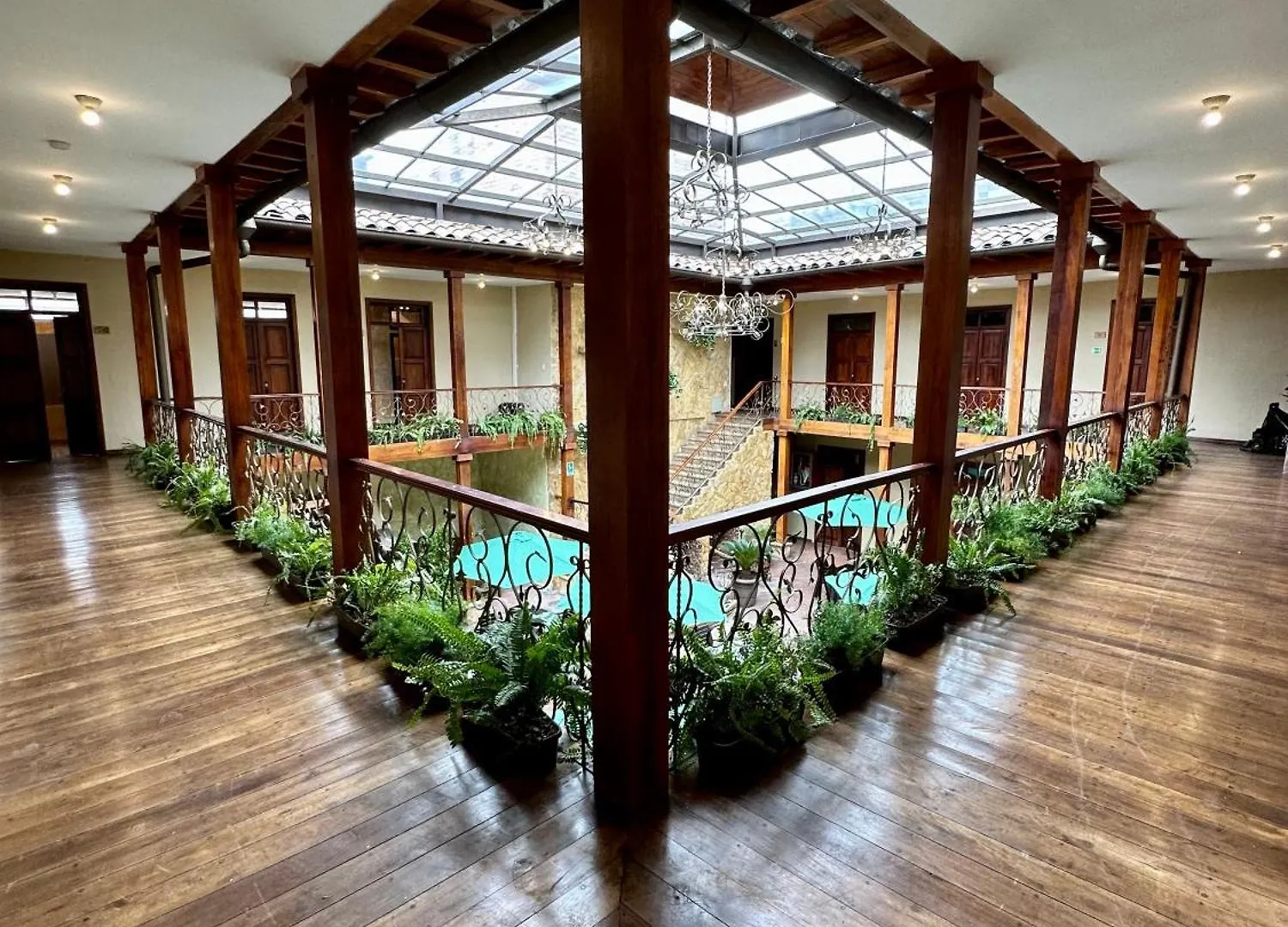 Nass Central Garden Cuenca Hotel
